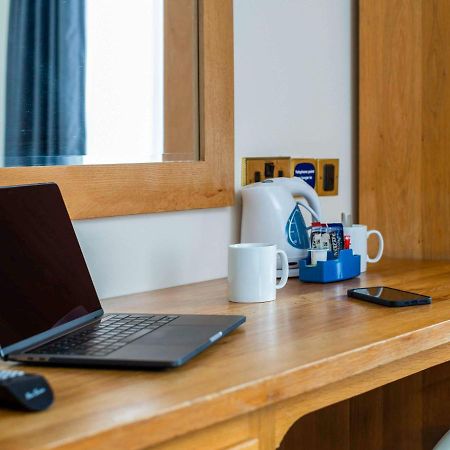 Ibis Budget Bromsgrove Buitenkant foto