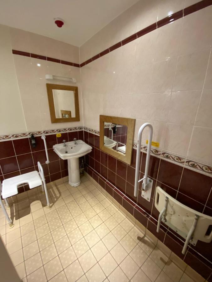 Ibis Budget Bromsgrove Buitenkant foto