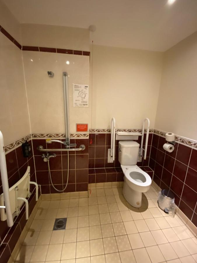 Ibis Budget Bromsgrove Buitenkant foto