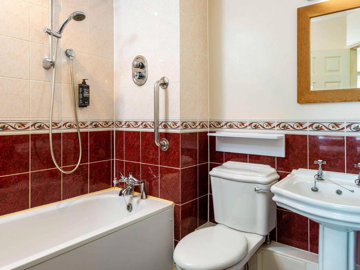 Ibis Budget Bromsgrove Buitenkant foto