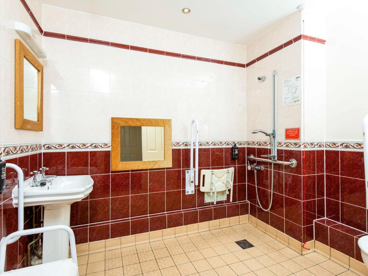 Ibis Budget Bromsgrove Buitenkant foto