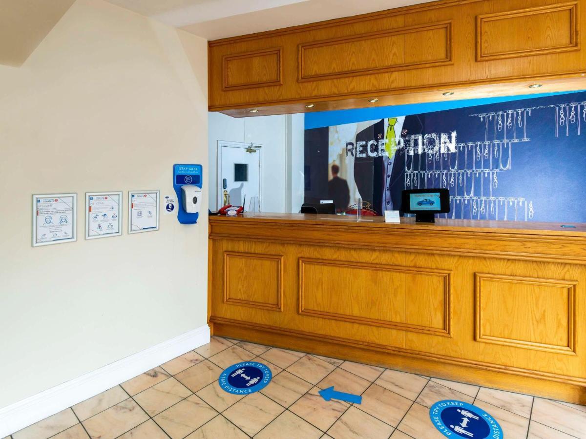 Ibis Budget Bromsgrove Buitenkant foto